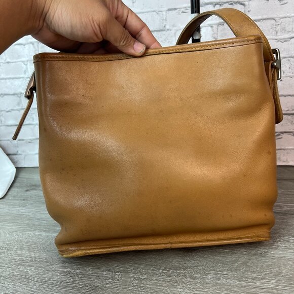 Coach Legacy Vintage Camel Tan Medium Bucket Duffle Hobo Shoulder Bag Purse 6010 - Picture 4 of 10